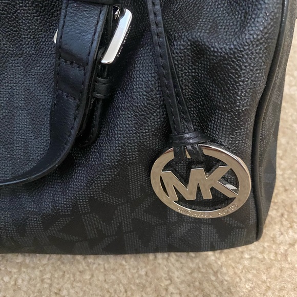 Michael Kors Handbag! - Picture 2 of 4